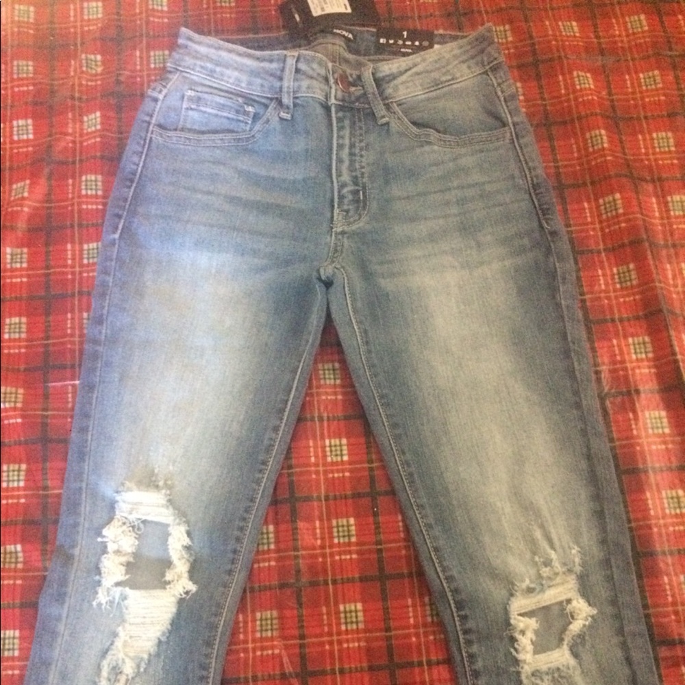 Fashion Nova Ripped Skinny Jeans BNWT